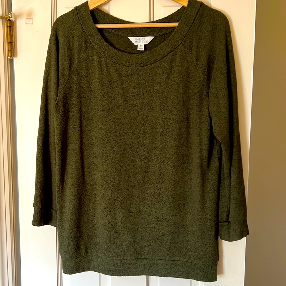 Market and Spruce green long sleeve top